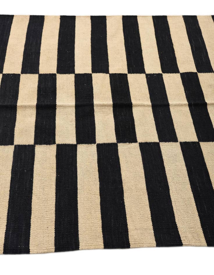 Detail image of  4' 2 x 5' 9  Hand Woven Kilim Modern Wool Rug