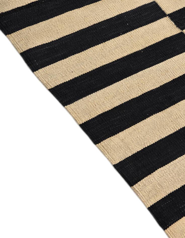 Detail image of  4' 2 x 5' 9  Hand Woven Kilim Modern Wool Rug