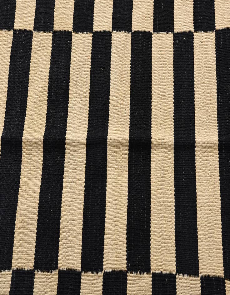 Detail image of  4' 2 x 5' 9  Hand Woven Kilim Modern Wool Rug