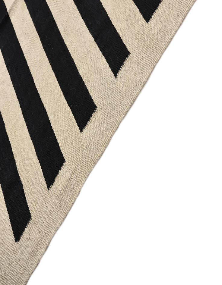Detail image of  8' 2 x 9' 8  Hand Woven Kilim Modern Wool Rug
