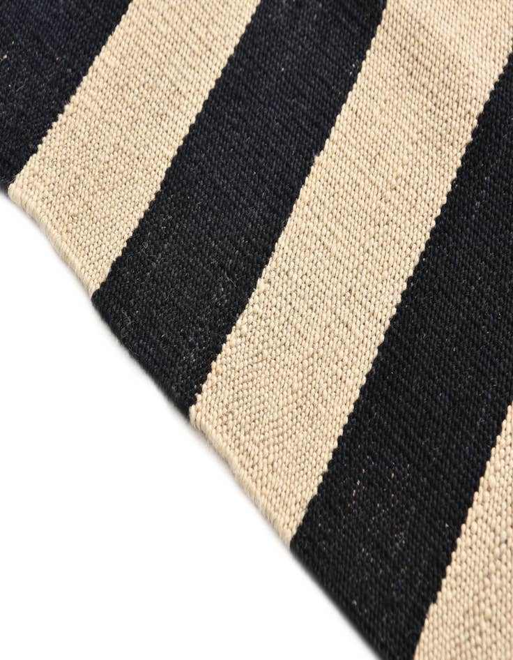 Detail image of  2' 7 x 3' 11  Hand Woven Kilim Modern Wool Rug