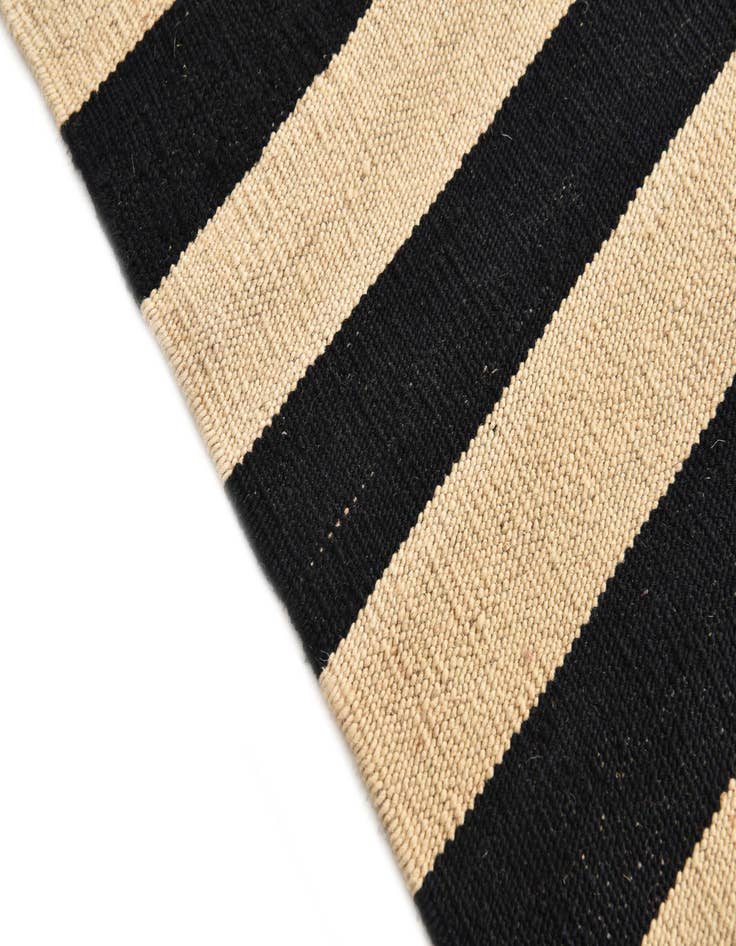 Detail image of  2' 8 x 4'  Hand Woven Kilim Modern Wool Rug