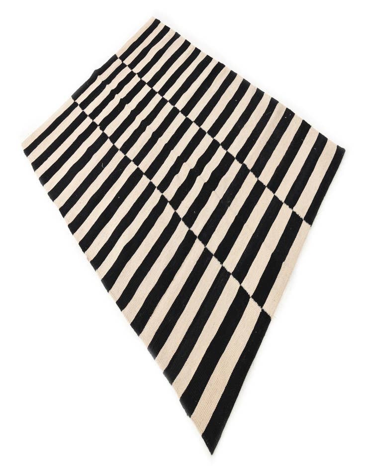 Detail image of  4' 4 x 5' 10  Hand Woven Kilim Modern Wool Rug