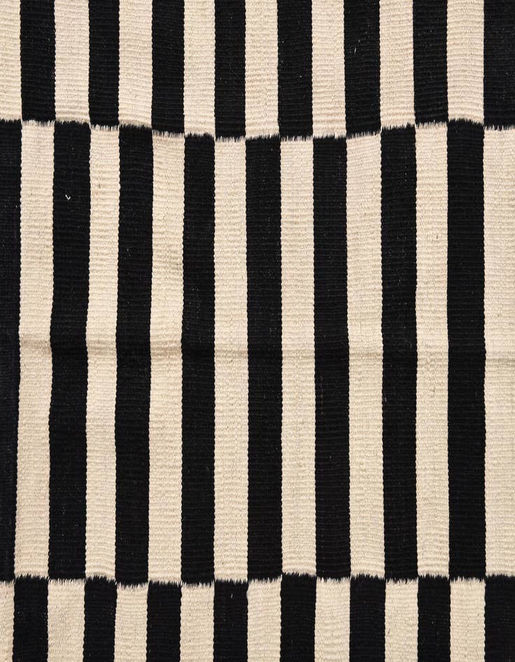 Detail image of  4' 4 x 5' 10  Hand Woven Kilim Modern Wool Rug