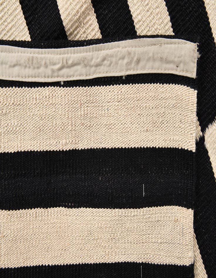 Detail image of  4' 4 x 5' 10  Hand Woven Kilim Modern Wool Rug