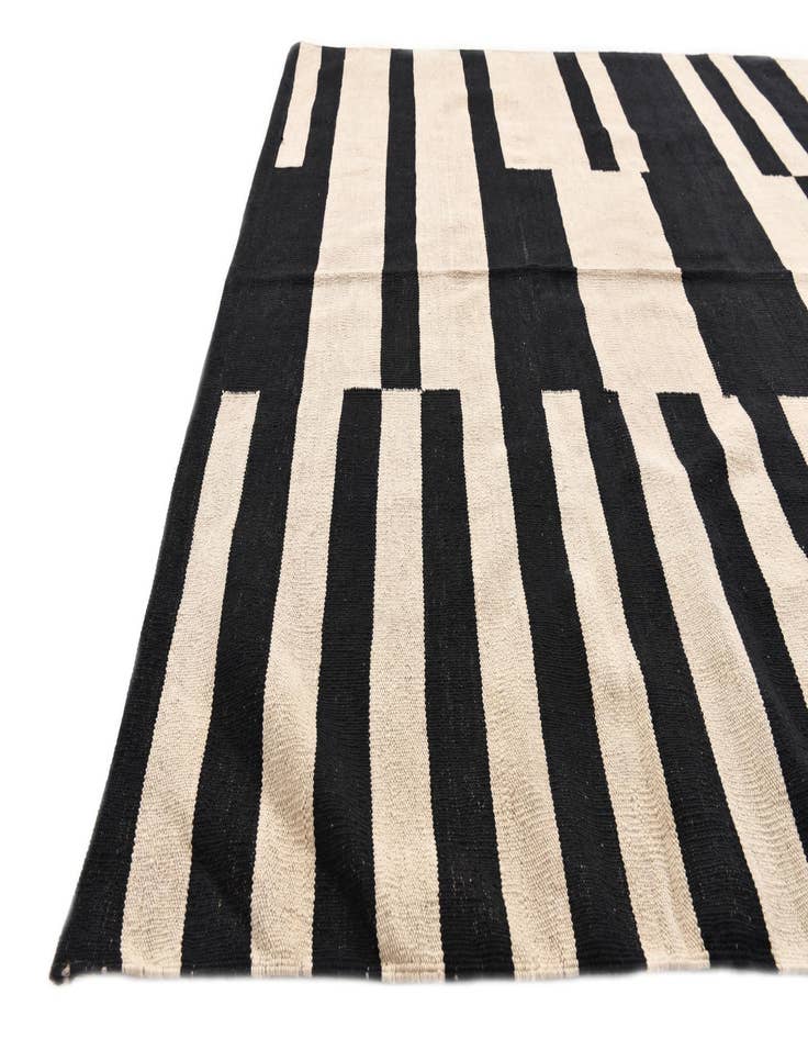 Detail image of  5' 8 x 8'  Hand Woven Kilim Modern Wool Rug