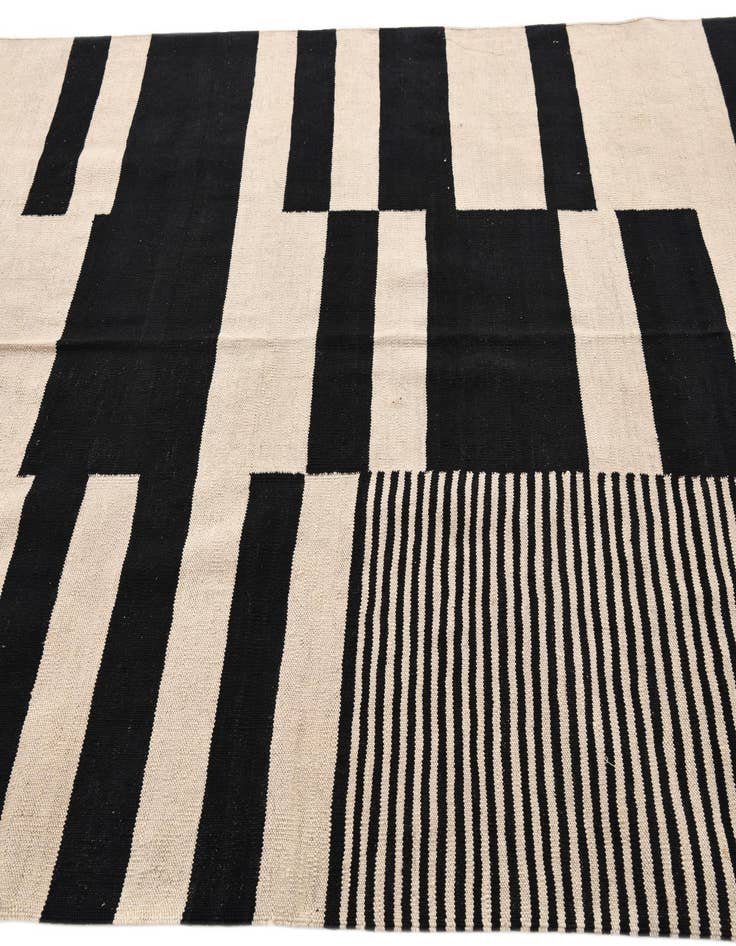 Detail image of  5' 8 x 8'  Hand Woven Kilim Modern Wool Rug