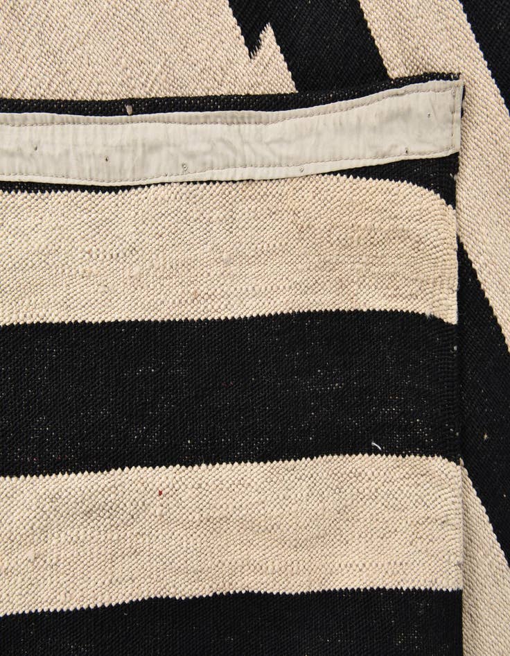 Detail image of  5' 8 x 8'  Hand Woven Kilim Modern Wool Rug