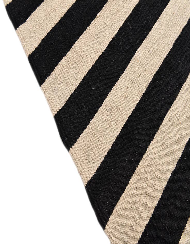 Detail image of  8' 6 x 9' 8  Hand Woven Kilim Modern Wool Rug