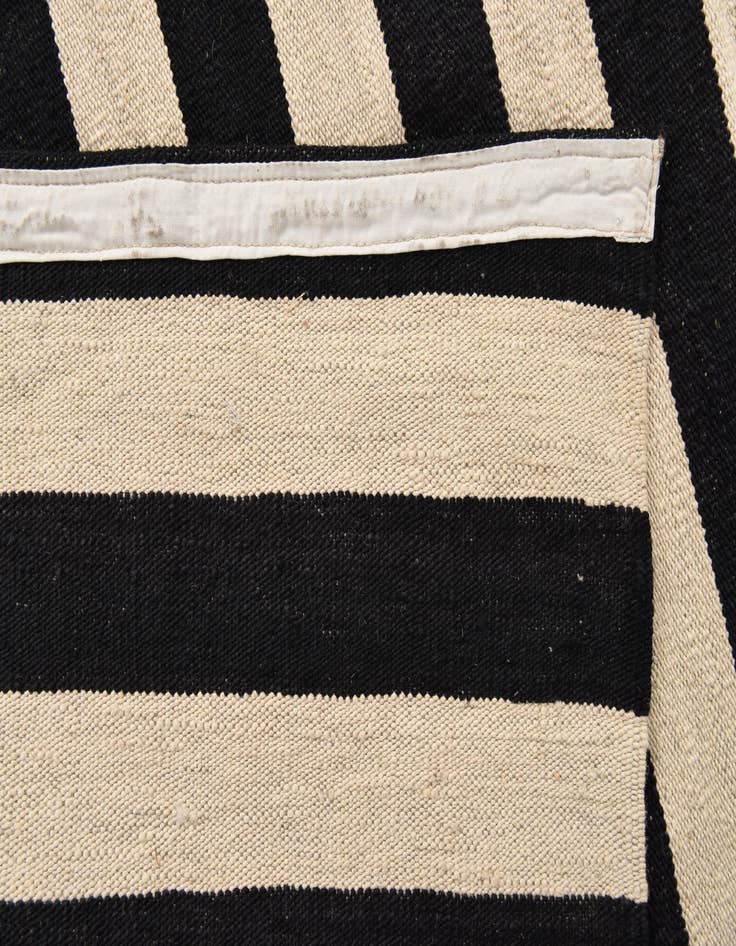 Detail image of  8' 6 x 9' 8  Hand Woven Kilim Modern Wool Rug