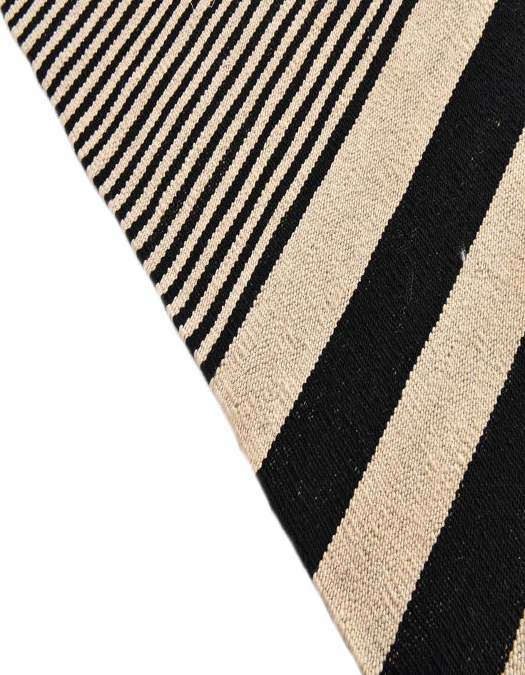 Detail image of  5' 8 x 7' 9  Hand Woven Kilim Modern Wool Rug