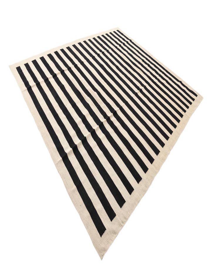 Detail image of  8' 6 x 9' 9  Hand Woven Kilim Modern Wool Rug