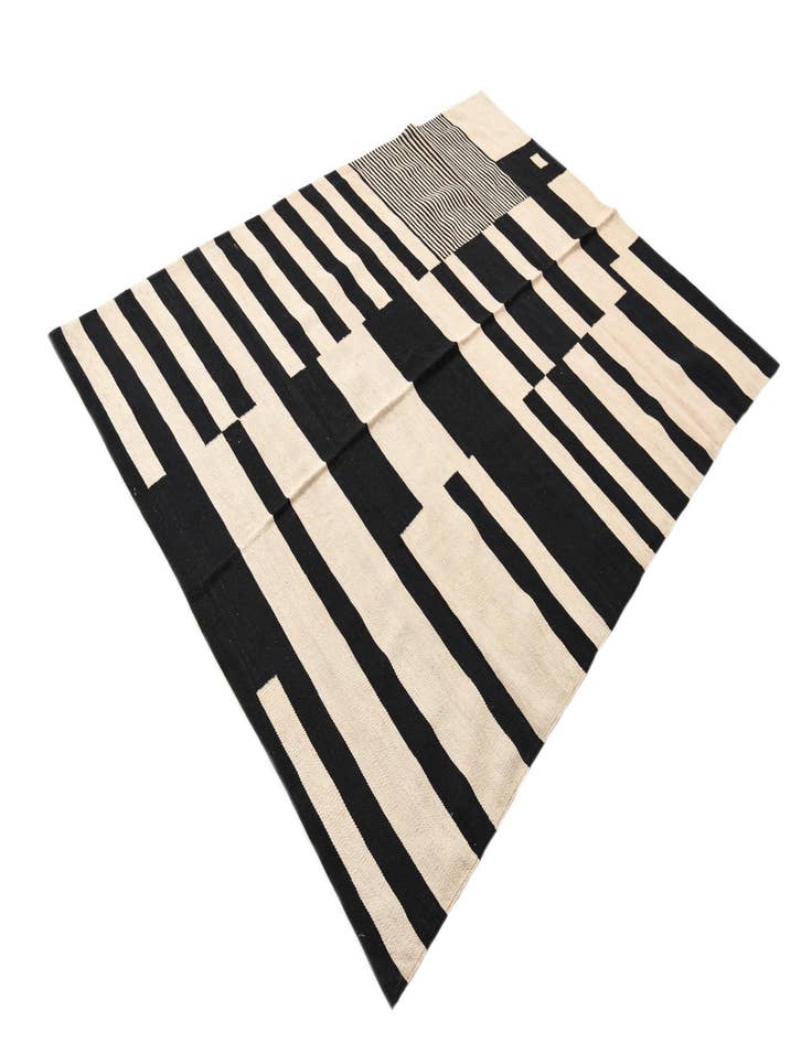 Detail image of  5' 7 x 7' 9  Hand Woven Kilim Modern Wool Rug