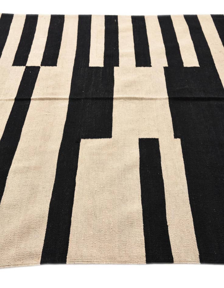 Detail image of  5' 7 x 7' 9  Hand Woven Kilim Modern Wool Rug