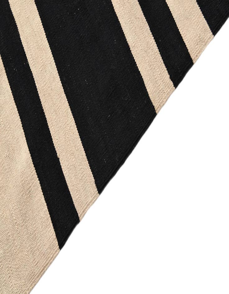 Detail image of  5' 7 x 7' 9  Hand Woven Kilim Modern Wool Rug