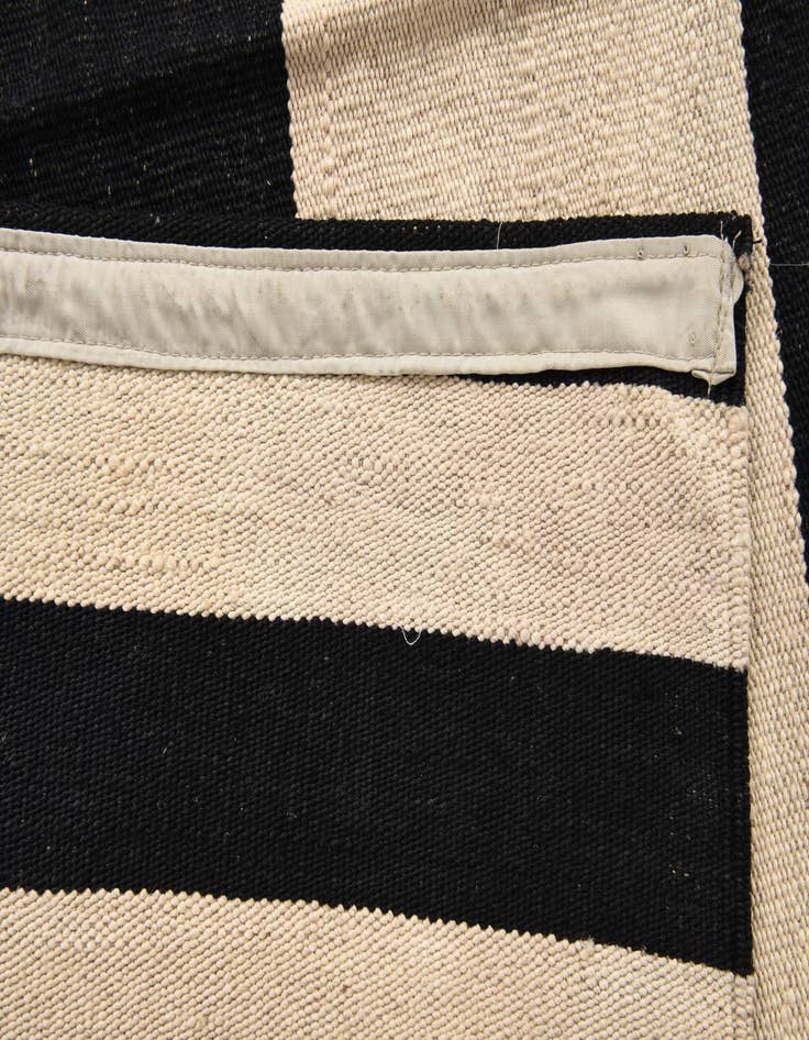 Detail image of  5' 7 x 7' 9  Hand Woven Kilim Modern Wool Rug