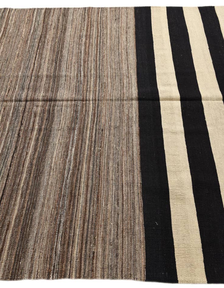 Detail image of  5' 10 x 7' 10  Hand Woven Kilim Modern Wool Rug