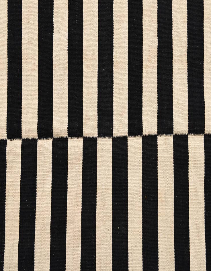 Detail image of  5' 2 x 6' 7  Hand Woven Kilim Modern Wool Rug