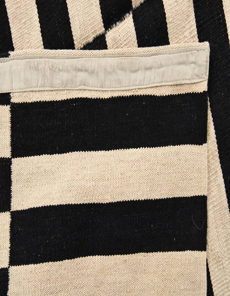 Detail image of  5' 2 x 6' 7  Hand Woven Kilim Modern Wool Rug