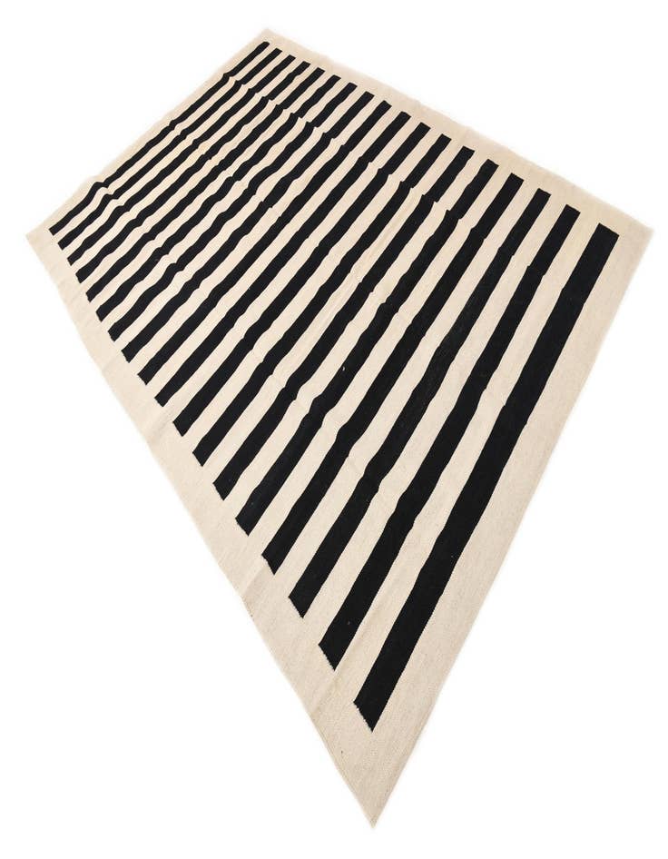 Detail image of  6' 8 x 9' 8  Hand Woven Kilim Modern Wool Rug