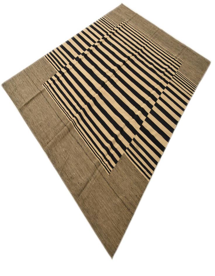 Detail image of  7' 2 x 9' 7  Hand Woven Kilim Modern Wool Rug