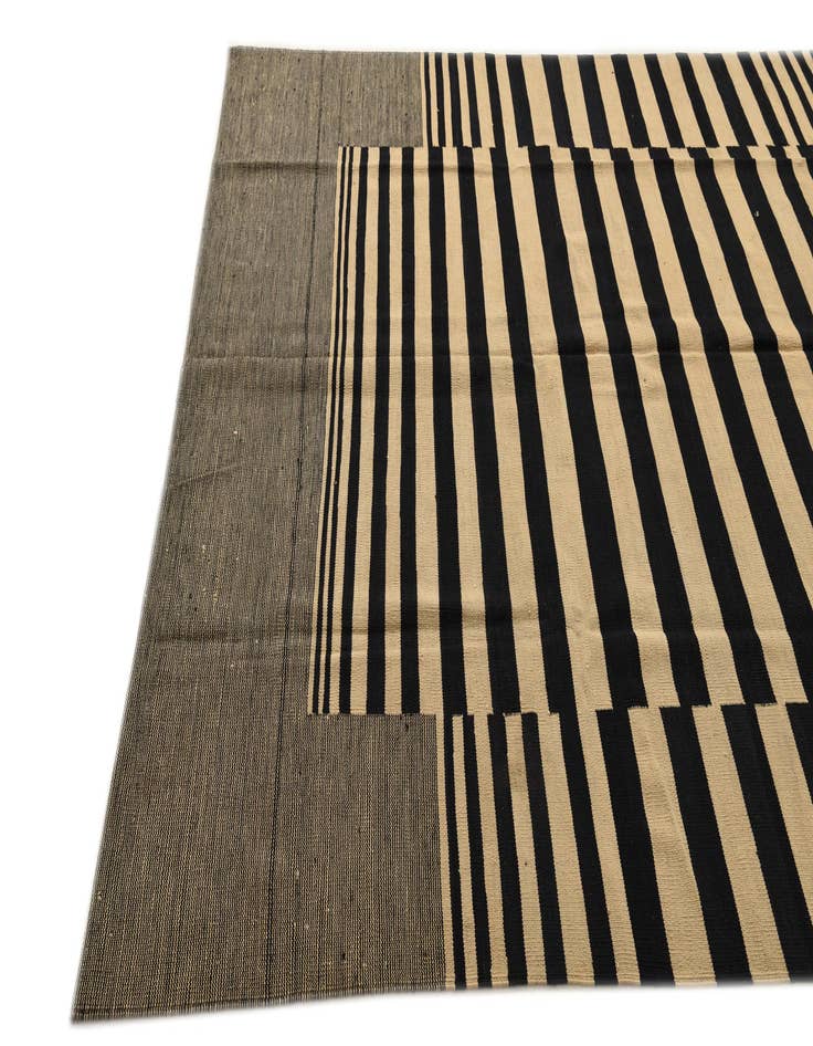 Detail image of  7' 2 x 9' 7  Hand Woven Kilim Modern Wool Rug