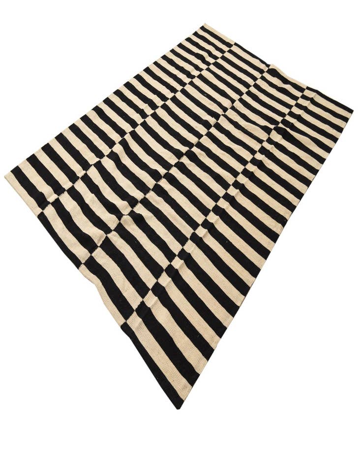 Detail image of  5' 5 x 7' 8  Hand Woven Kilim Modern Wool Rug