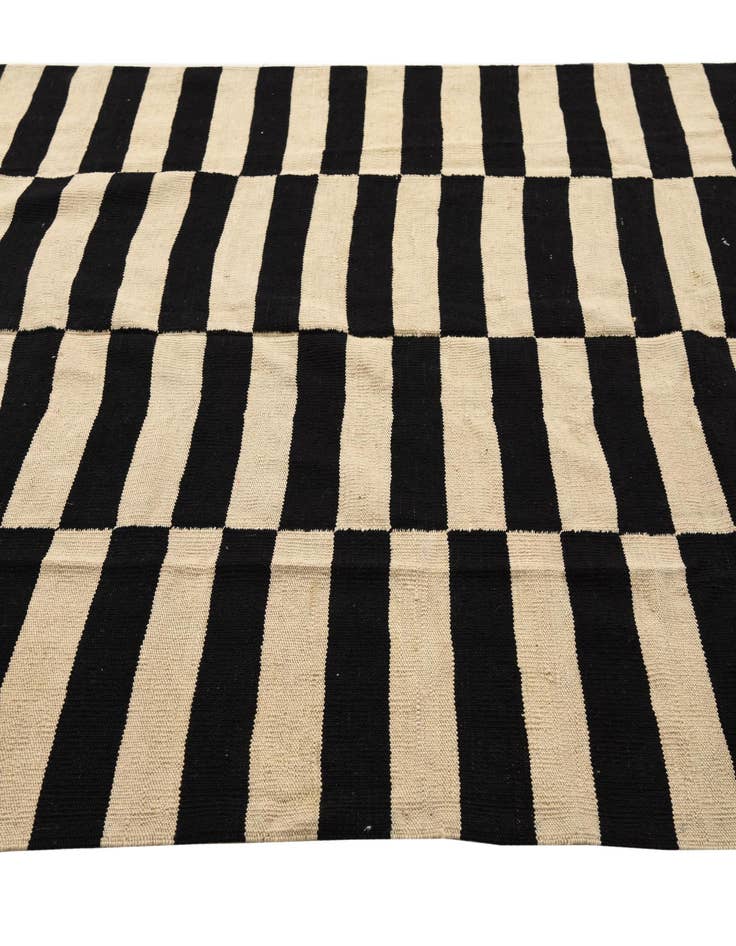 Detail image of  5' 5 x 7' 8  Hand Woven Kilim Modern Wool Rug