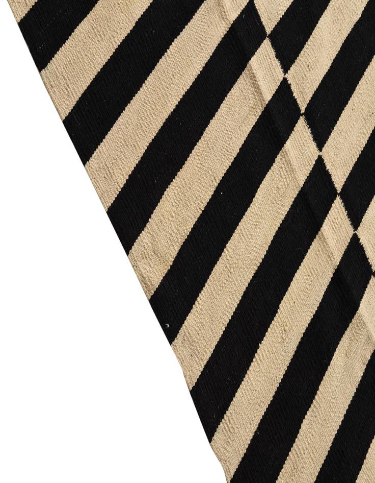 Detail image of  5' 5 x 7' 8  Hand Woven Kilim Modern Wool Rug