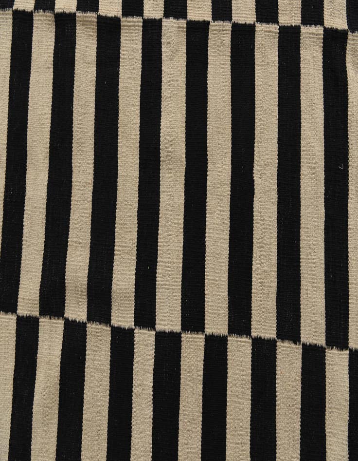Detail image of  5' 9 x 7' 8  Hand Woven Kilim Modern Wool Rug