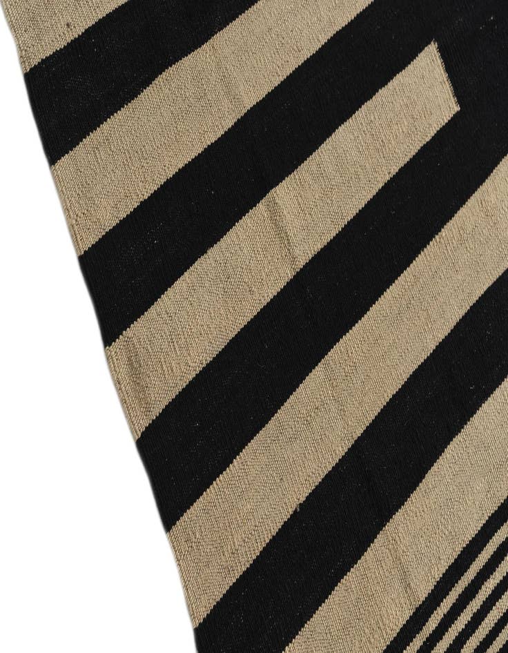 Detail image of  5' 7 x 7' 7  Hand Woven Kilim Modern Wool Rug