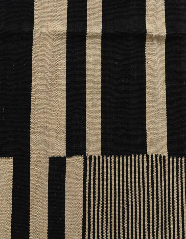 Detail image of  5' 7 x 7' 7  Hand Woven Kilim Modern Wool Rug