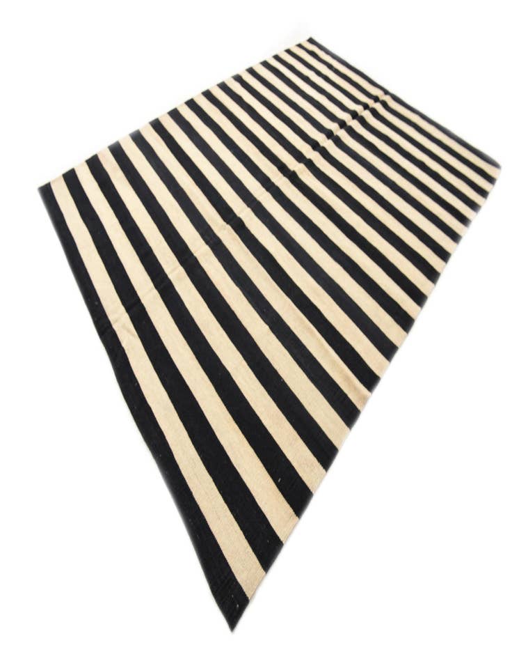 Detail image of  6' 9 x 9' 3  Hand Woven Kilim Modern Wool Rug