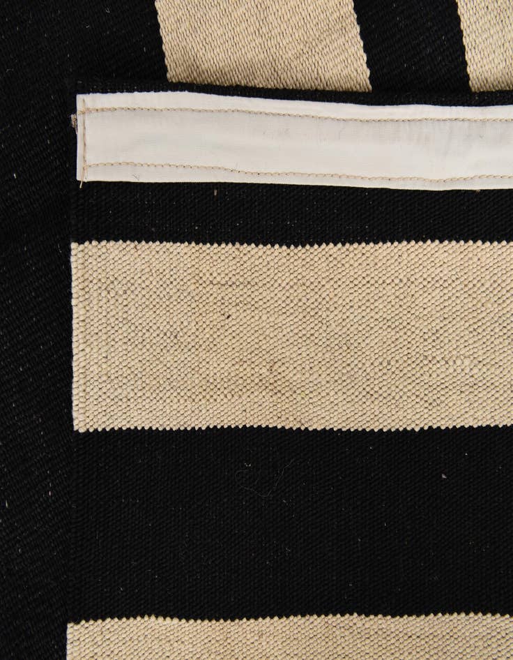 Detail image of  5' 7 x 7' 9  Hand Woven Kilim Modern Wool Rug