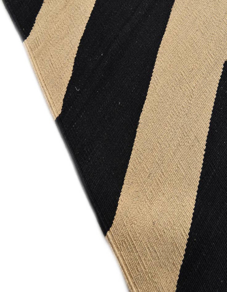 Detail image of  6' 9 x 9' 7  Hand Woven Kilim Modern Wool Rug