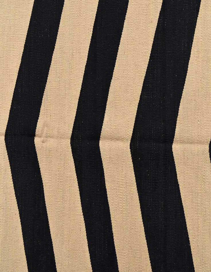 Detail image of  6' 9 x 9' 7  Hand Woven Kilim Modern Wool Rug