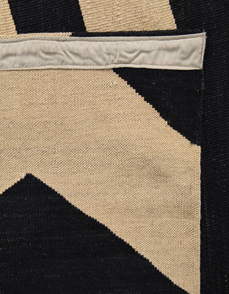 Detail image of  6' 9 x 9' 7  Hand Woven Kilim Modern Wool Rug