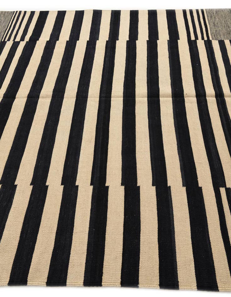 Detail image of  6' 11 x 9' 8  Hand Woven Kilim Modern Wool Rug