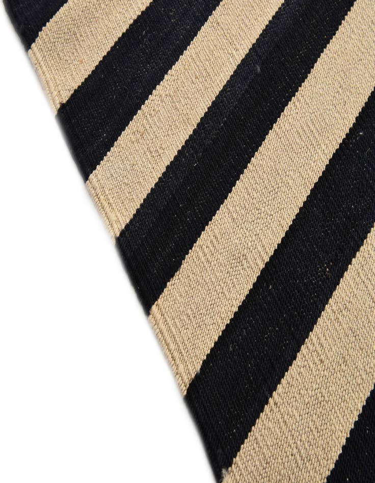 Detail image of  6' 11 x 9' 8  Hand Woven Kilim Modern Wool Rug