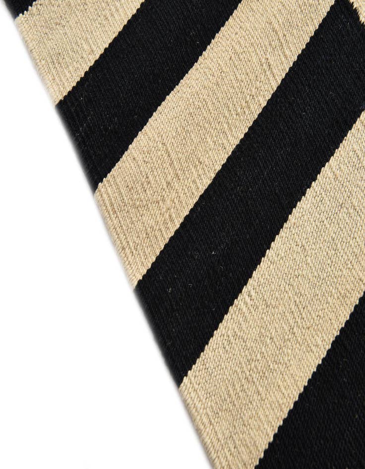 Detail image of  2' 7 x 3' 10  Hand Woven Kilim Modern Wool Rug