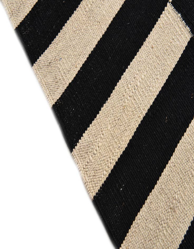 Detail image of  2' 6 x 3' 11  Hand Woven Kilim Modern Wool Rug