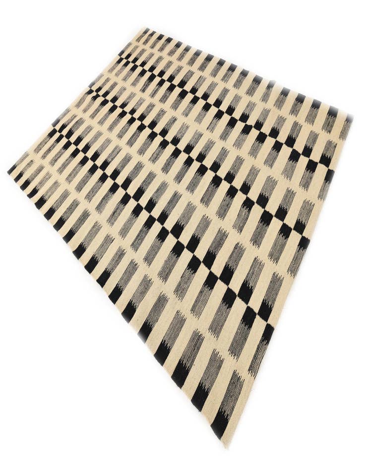 Detail image of  5' 9 x 7' 9  Hand Woven Kilim Modern Wool Rug