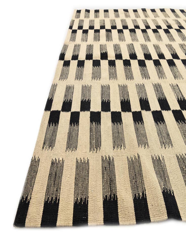 Detail image of  5' 9 x 7' 9  Hand Woven Kilim Modern Wool Rug