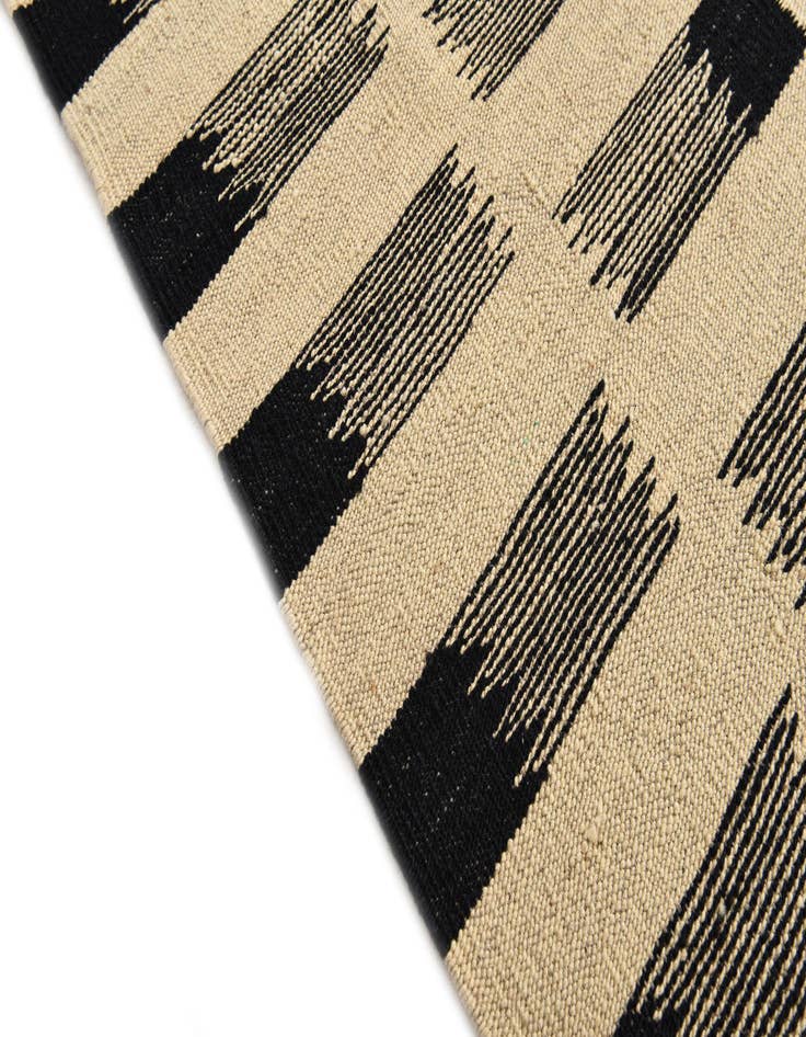 Detail image of  5' 9 x 7' 9  Hand Woven Kilim Modern Wool Rug