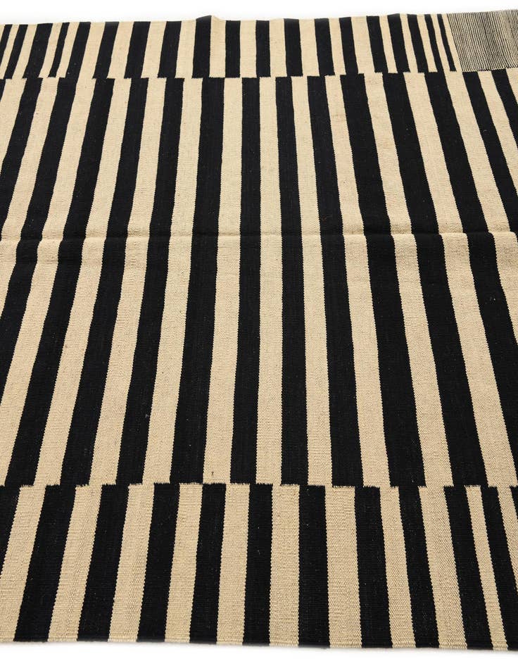 Detail image of  5' 7 x 7' 8  Hand Woven Kilim Modern Wool Rug