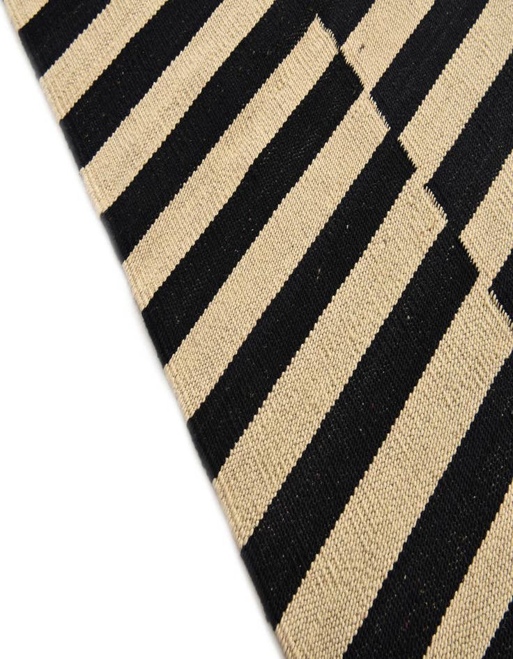 Detail image of  5' 7 x 7' 8  Hand Woven Kilim Modern Wool Rug