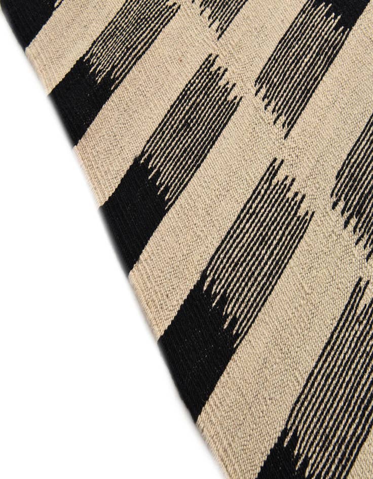 Detail image of  5' 9 x 7' 8  Hand Woven Kilim Modern Wool Rug