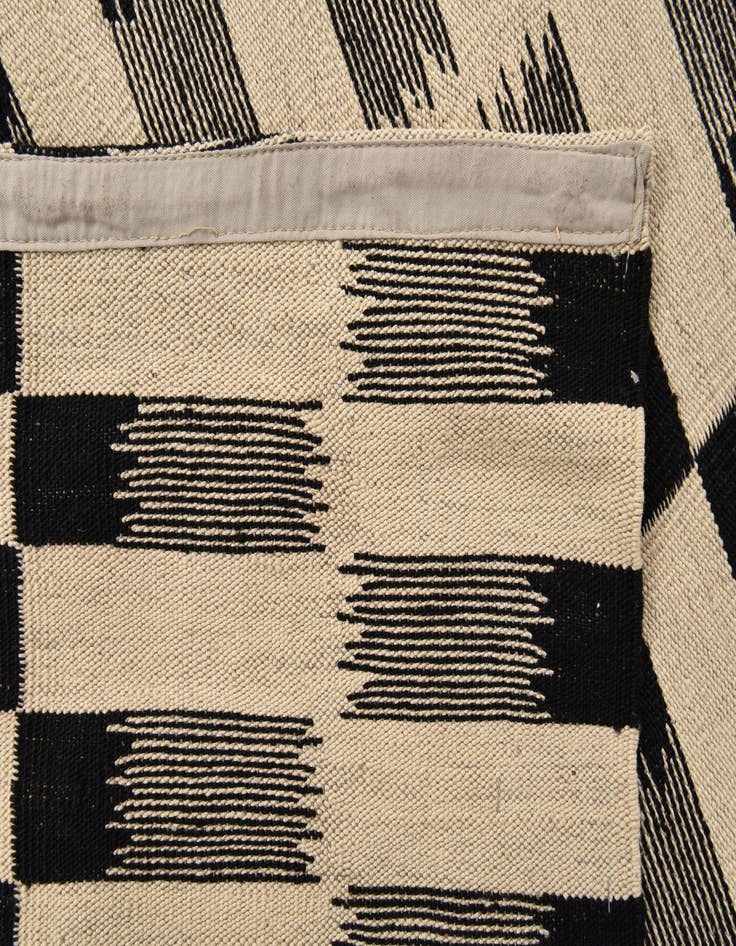 Detail image of  5' 9 x 7' 8  Hand Woven Kilim Modern Wool Rug