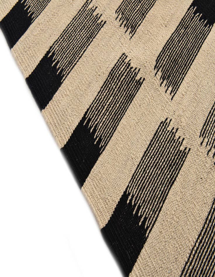 Detail image of  5' 9 x 7' 9  Hand Woven Kilim Modern Wool Rug