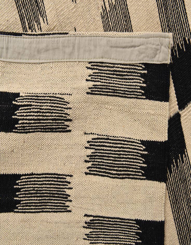 Detail image of  5' 9 x 7' 9  Hand Woven Kilim Modern Wool Rug